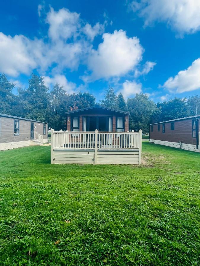 Fairview Lodge With Hot Tub Barmby on the Moor Exterior photo
